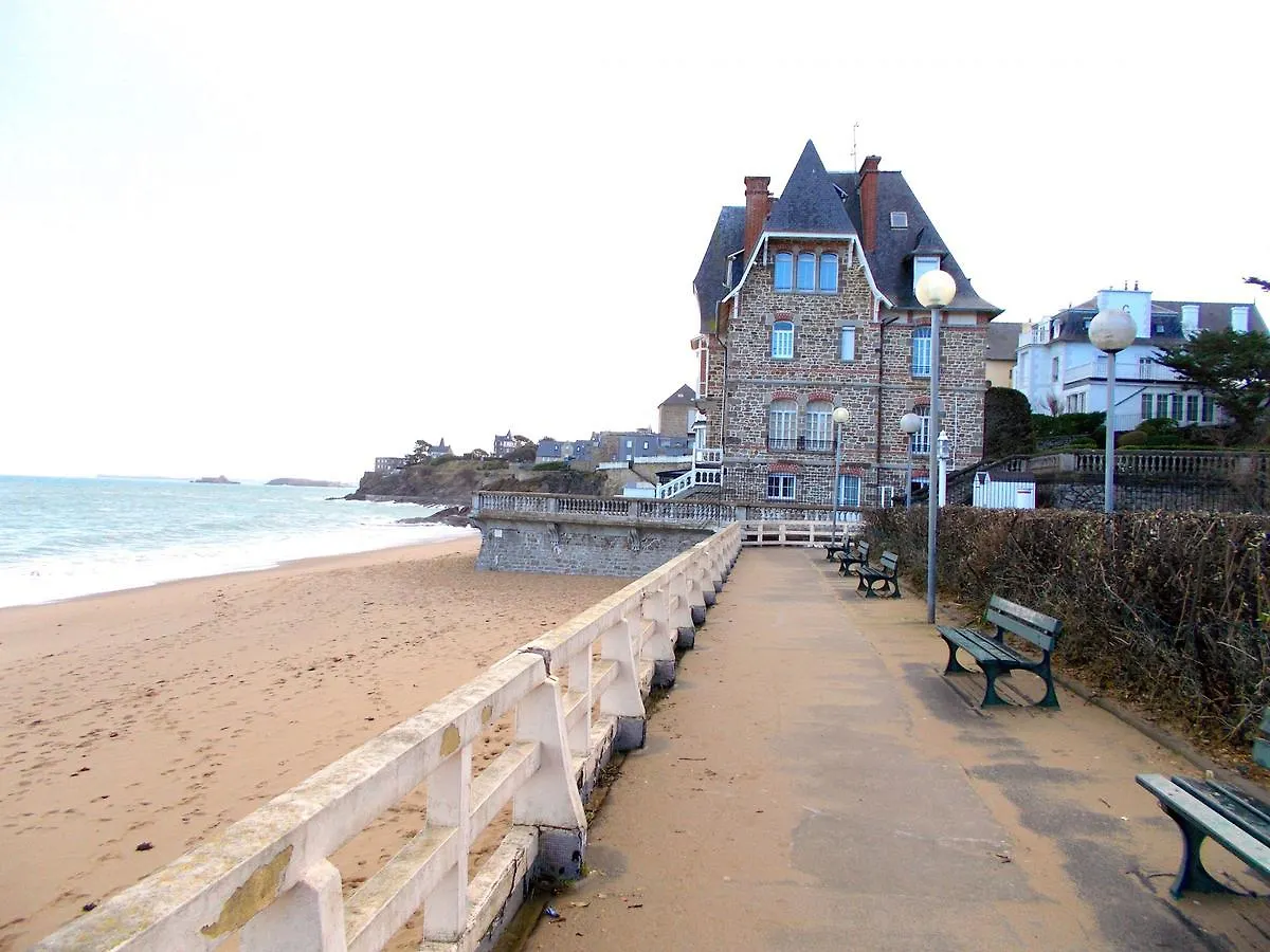 Dinard Centre Appartement Moderne avec Terrasse France